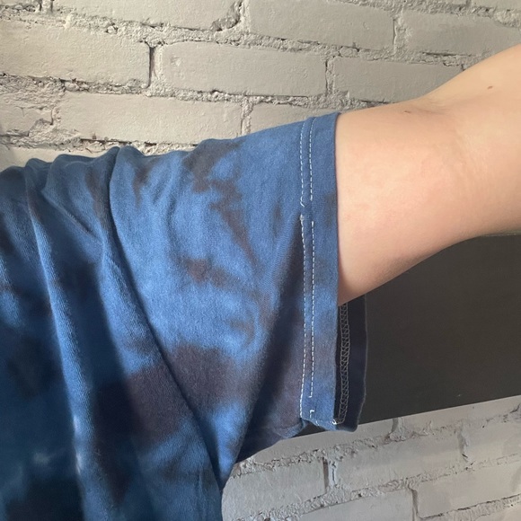 Lotus Band Tee - Picture 6 of 7